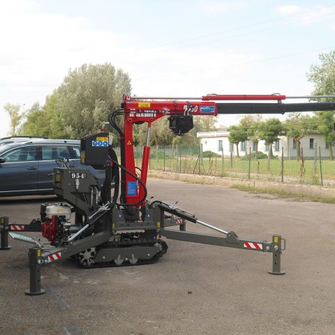 Minitransporteur à chenilles avec grue extensible M150, treuil et 4 pieds stabilisateurs hydrauliques