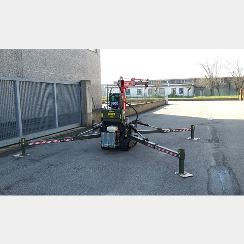 Minitransporteur à chenilles avec grue extensible M150 et 4 pieds stabilisateurs hydrauliques