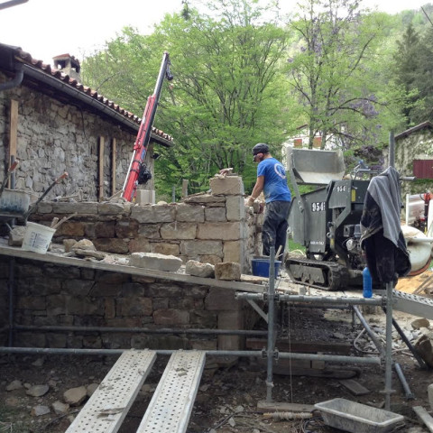 Minitransporteur à chenilles avec grue extensible M150, treuil et 4 pieds stabilisateurs hydrauliques