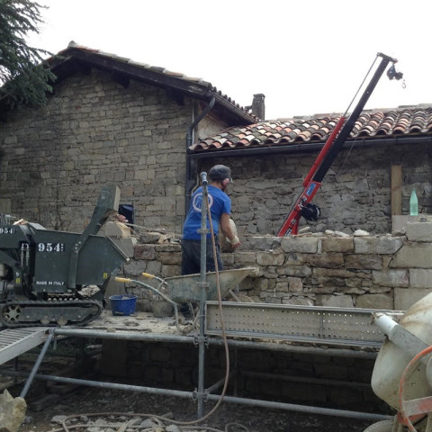 Minitransporteur à chenilles avec grue extensible M150, treuil et 4 pieds stabilisateurs hydrauliques