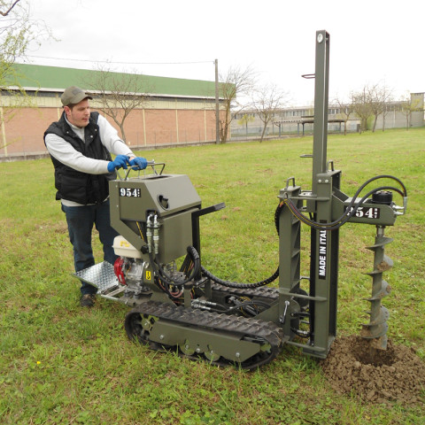 Minitransporteur à chenilles avec dumper Minerva, déchargement frontal et basculement hydraulique